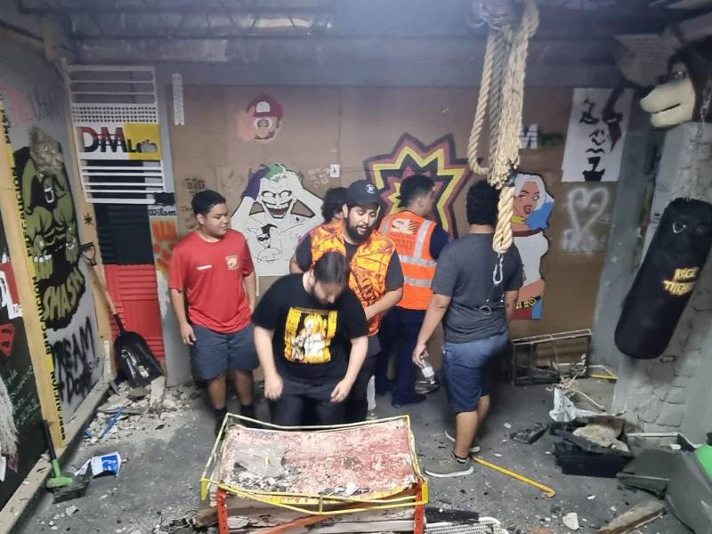 ¿Deseas divertirte y al mismo tiempo liberar tu ira? En Rage Therapy esto es posible. El lugar es un espacio acondicionado para que puedas quebrar y destruir objetos a tu gusto.