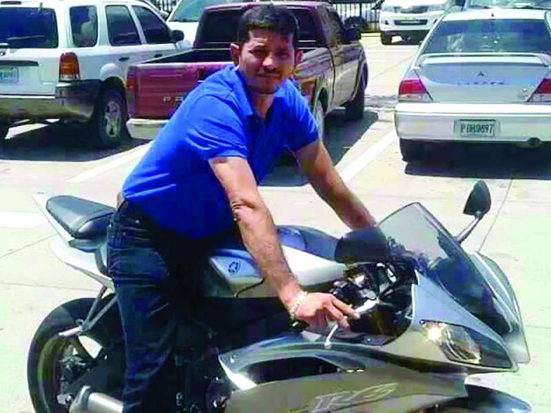 La DPI llegó a la escena para recoger indicios del crimen contra Juan Erazo.