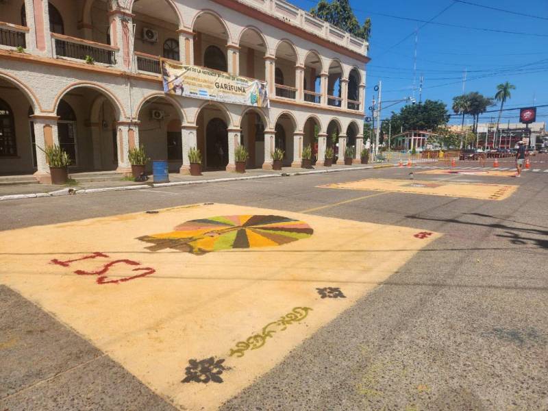 La Ceiba se viste de fe y color con las tradicionales alfombras