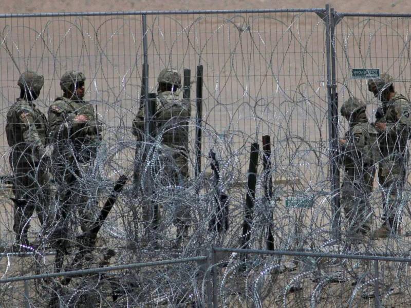Un grupo de soldados de la Guardia Nacional de Texas custodiando la frontera sur de EEUU, en una imagen de archivo.