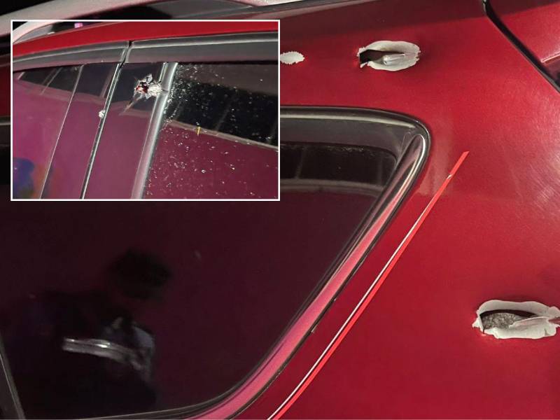 Perforaciones de bala en el carro de Pacheco.