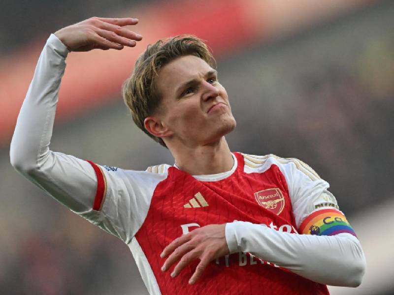 Arsenal refuerza su liderato en la Premier y mete presión al City