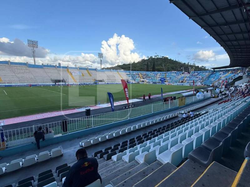 El estadio Nacional luce vacío a minutos del inicio del juego.