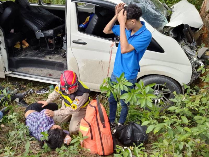 El pasado 2 de abril, un accidente vehicular dejó al menos 12 personas heridas, entre ellas un menor de edad, en la carretera CA-4, a la altura del punto 44, en Quimistán, Santa Bárbara. Muy cerca de donde ocurrió la tragedia entre la rastra y el bus el pasado domingo. El percance involucró un bus interurbano que cubre la ruta Pinalejo - San Pedro Sula.