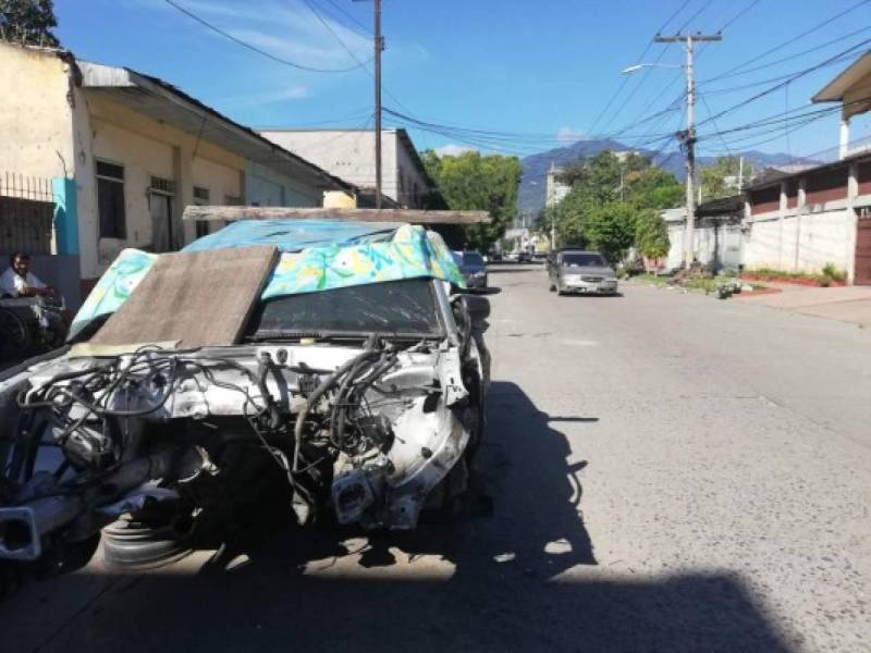 <b>1. </b>Lo primero es identificar si es una chatarra. Cuando la unidad no tiene llantas, ni motor o se encuentra sin puertas y vidrios, puede considerarse dentro de esta categoría.