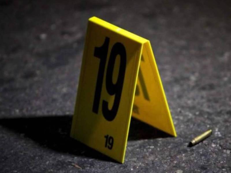 Al menos 15 casquillos de arma de fuego tipo 9 milímetros, quedaron esparcidos en el suelo.