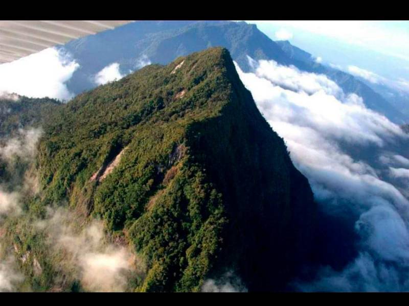 <b><span class=mln_uppercase_mln>Belleza.</span></b> El Pico Bonito tiene 2,435 metros de altura.<span class=mln_uppercase_mln> </span>