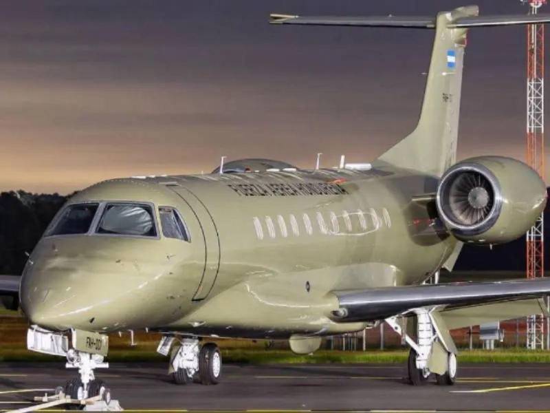 Asfura dijo que la subasta del avión presidencial sigue en marcha, pero falta completar el expediente administrativo.