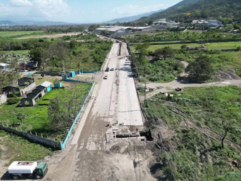 Este es el bulevar en construcción donde no se observan personas trabajando como cuando inició denuncian los pobladores.