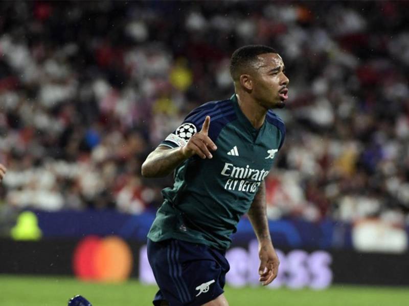 Gabriel Jesús celebrando su golazo anotado ante Sevilla.