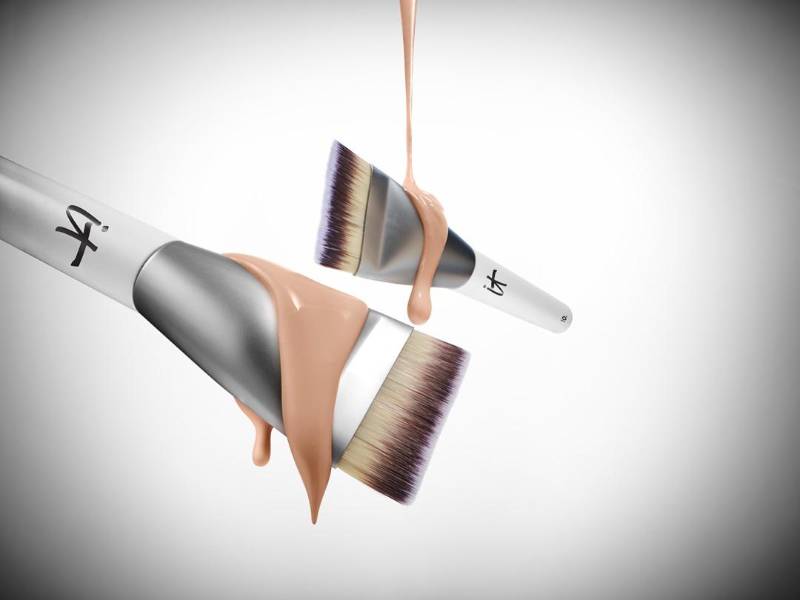 Las brochas con forma de espátula ganan en popularidad por plataformas como redes sociales.