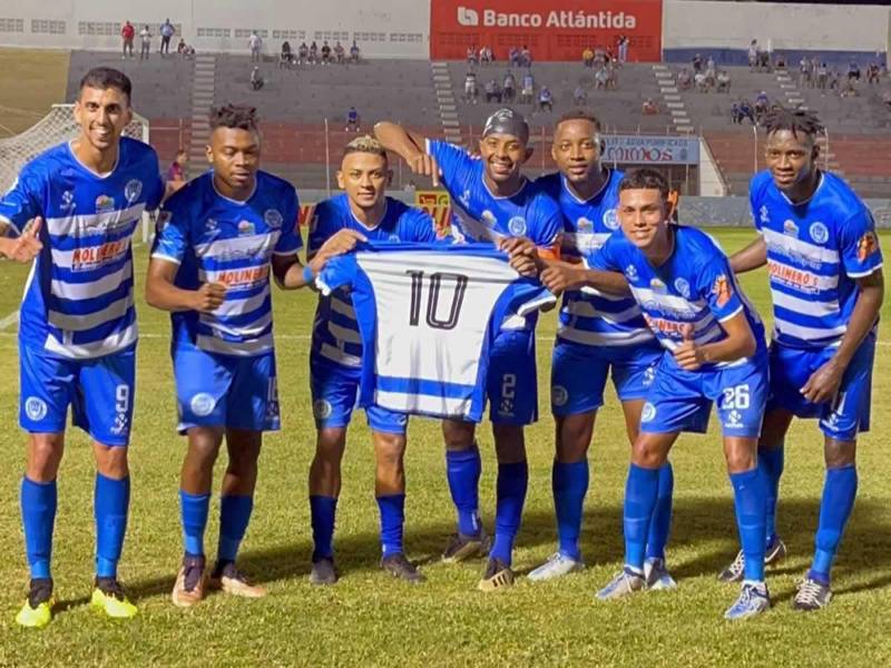 Los jugadores del Victoria celebrando el gol de Alexy Vega ante el Olancho FC.