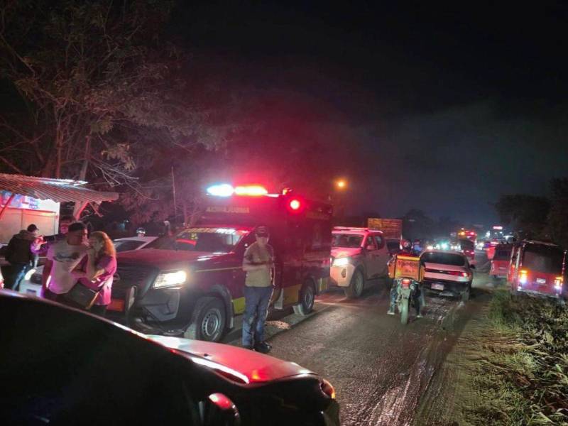 A la escena llegaron paramédicos y elementos policiales.