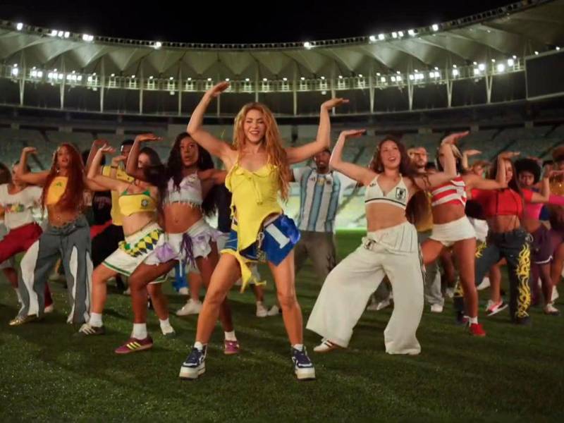 Captura de video cedido por Shakira que muestra a la cantante colombiana en un fragmento del nuevo video de 'Dai Dai', que será la canción oficial del Mundial de Fútbol que se tocará entre junio y julio próximos en Estados Unidos, México y Canadá.