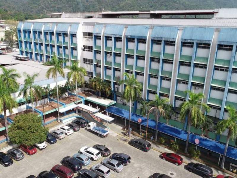 Fachada del Hospital Mario Rivas donde las atenciones médicas en consulta externa se mantienen de forma parcial.