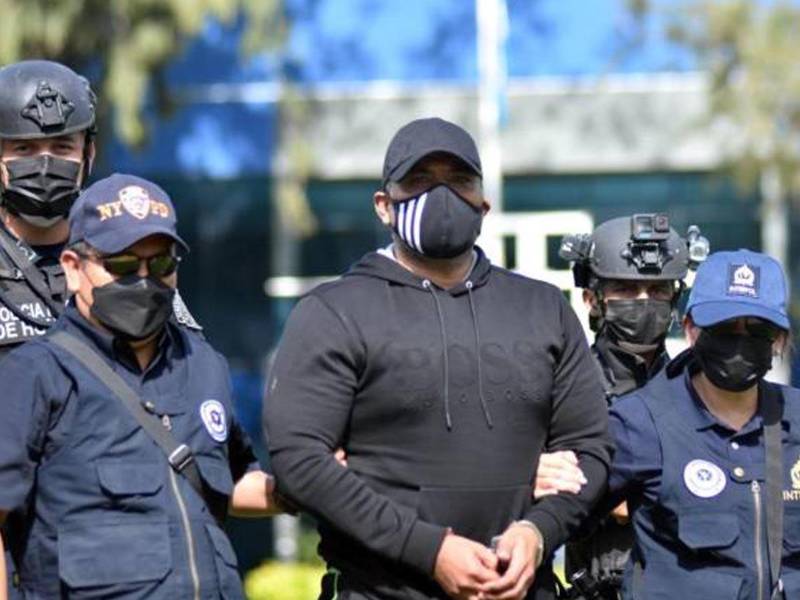 Ramón Matta Waldurraga cuando fue extraditado a Honduras desde Colombia en 2022.