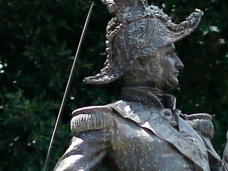 De las luchas libertarias del general Francisco Morazán por unir a Centroamérica quedaron repartidas en la región algunas de sus espadas que ahora son piezas de museos, mientras que los restos del prócer hondureño reposan en un nuevo mausoleo por decisión del presidente de El Salvador, Nayib Bukele.