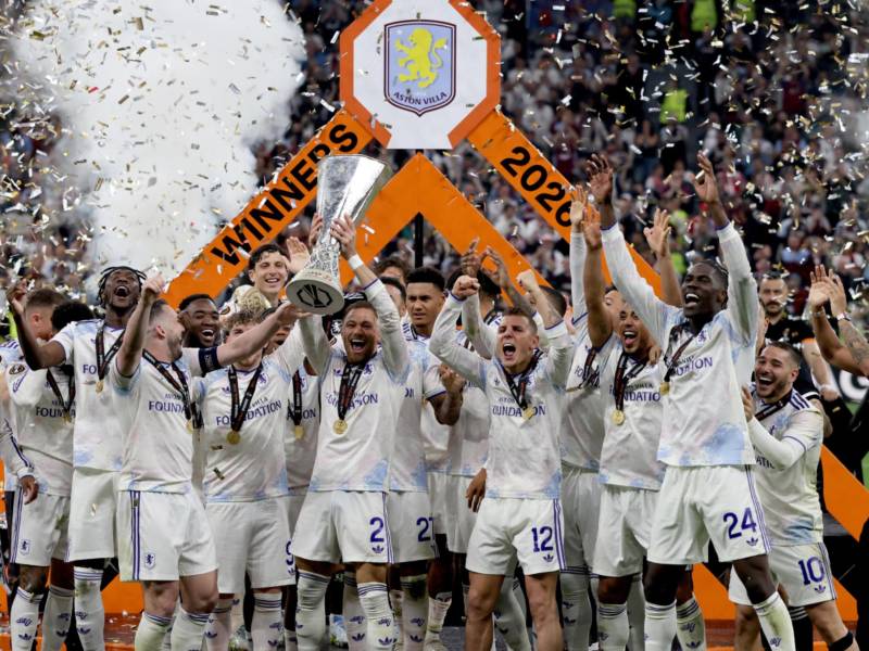 Aston Villa celebró a lo grande en Turquía el título de la Europa League.
