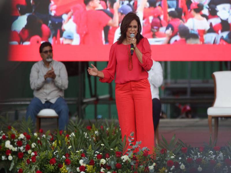 Libre se moviliza en respaldo a Rixi Moncada tras llamado de Manuel Zelaya