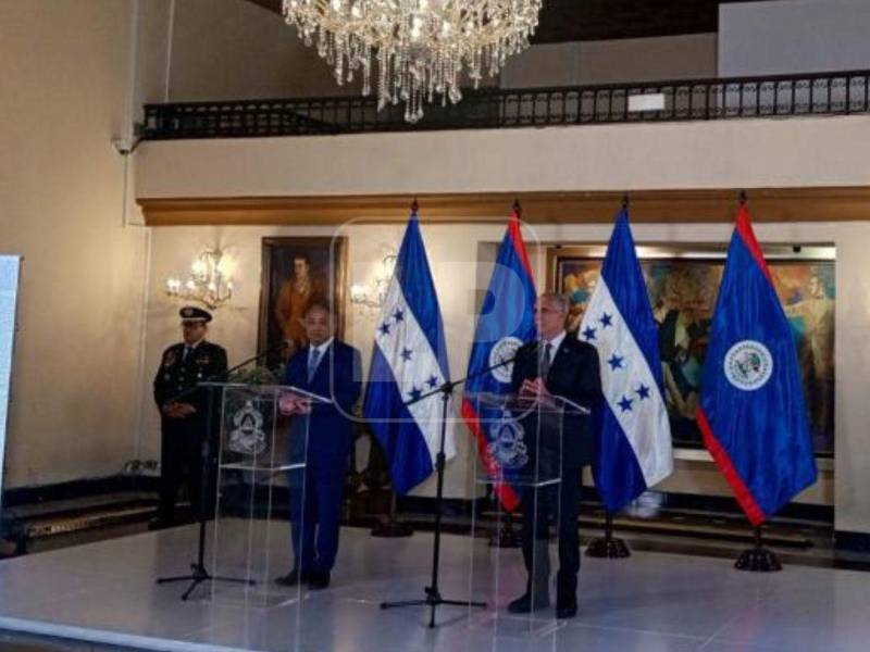 El presidente de Honduras, Nasry Asfura, recibió este lunes en Casa Presidencial al primer ministro de Belice, John Briceño, en una reunión oficial en la que ambos mandatarios abordaron temas de cooperación bilateral y asuntos de interés para la región centroamericana.