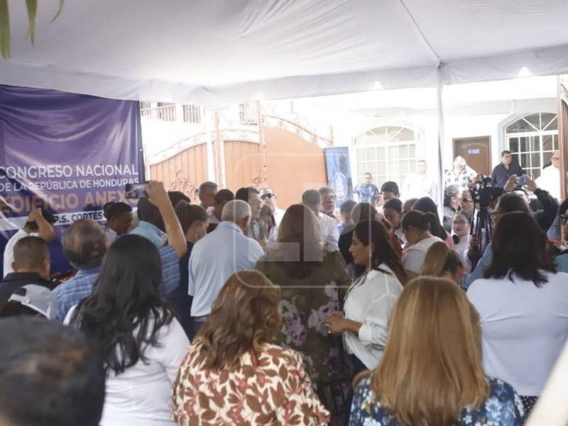 Inauguración de la oficina del Congreso Nacional en San Pedro Sula con diputados y autoridades.