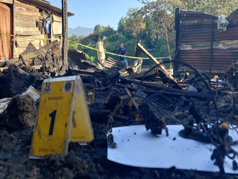 Tras conocerse la tragedia que enluta a la comunidad de los Bordos de Esquipulas, en la aldea El Carmen, zona norte del país, se han identificado a las seis víctimas que perdieron la vida calcinadas durante la madrugada de este miércoles mientras dormían.