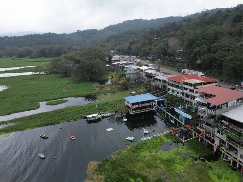 Las obras de modernización y repotenciación, ejecutadas por la Empresa Nacional de Energía Eléctrica (Enee) con apoyo del Gobierno de Japón en la Hidroeléctrica Cañaveral han contribuido a la recuperación del nivel del Lago de Yojoa; sin embargo, el aumento del caudal ha provocado inundaciones que han afectado viviendas y negocios ubicados en comunidades cercanas a la ribera.