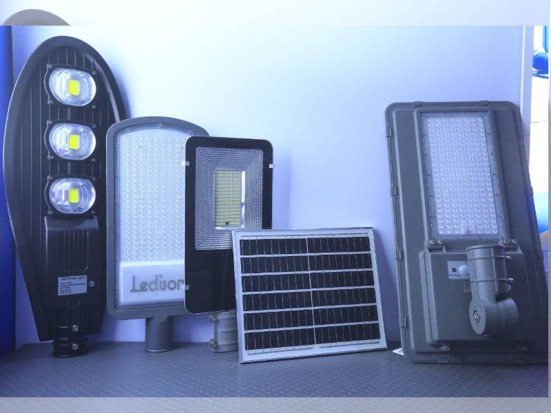 Ledison presentó su línea de productos smart y sistemas de domótica, atrayendo el interés de profesionales del sector construcción y tecnología.