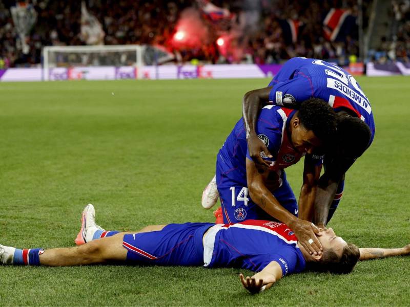 Los parisinos y los ingleses se enfrentan para conocer al campeón de la Supercopa de Europa.