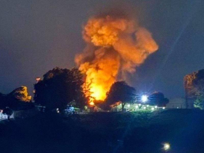 Estados Unidos llevó a cabo en la madrugada del sábado una operación militar en Caracas y en varios estados de Venezuela, que incluyó bombardeos en zonas militares y urbanas y afectó el suministro eléctrico en varias zonas de la capital.