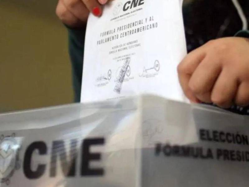 A una semana de las elecciones, Honduras experimenta un ambiente de tensión. Los principales candidatos concluyen sus campañas en medio de conflictos institucionales con los entes electorales y dudas sobre la transparencia, en un contexto donde la violencia política y las denuncias de fraude definen la fase final.