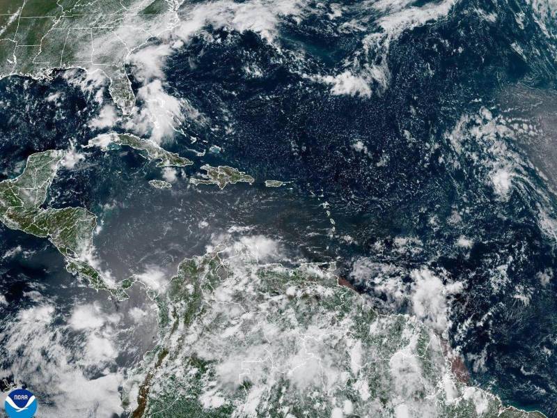 Erin se encuentra a 430 millas al noroeste de las islas de Cabo Verde.