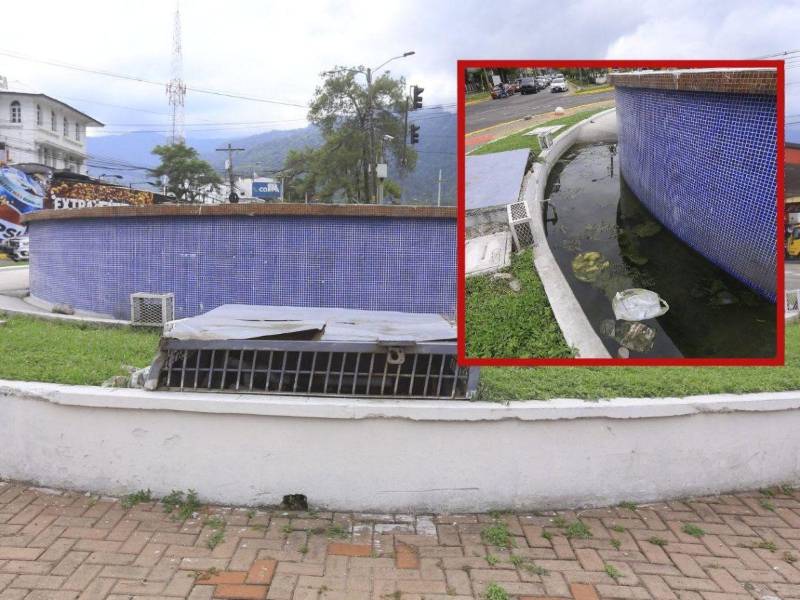 La fuente Luminosa de Los Próceres también está abandonada y con agua estancada. Ya ni las luces encienden.