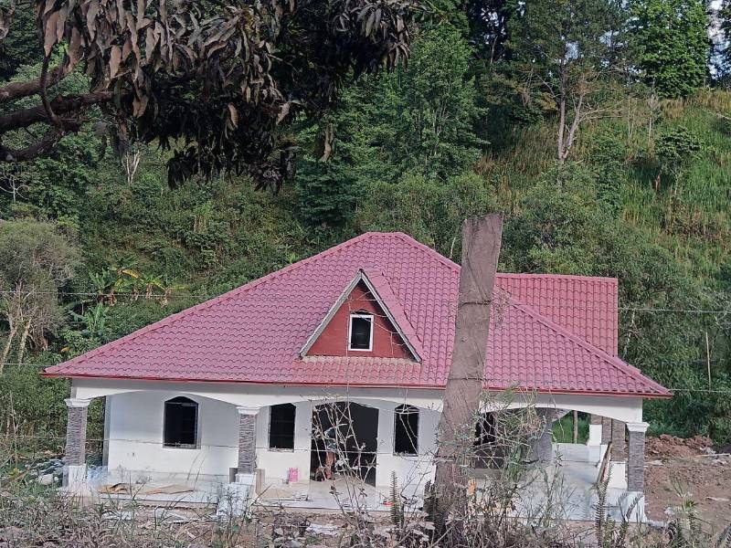 Los habitantes de La Unión que viven en Estados Unidos envían dinero para que sus familiares construyan casas con diseños inspirados en las viviendas norteamericanas.