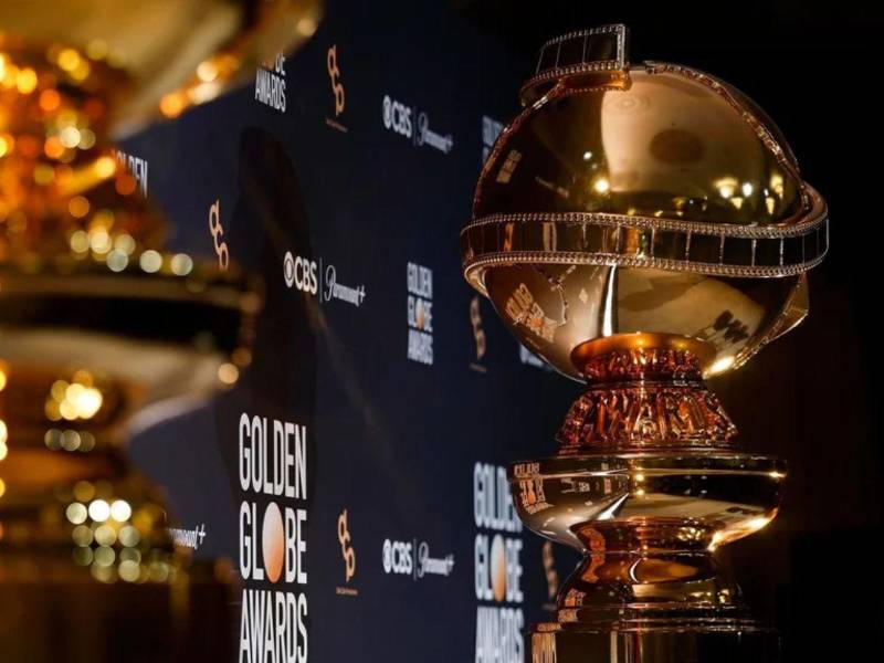 Foto de archivo de las estatuillas de los premios Globos de Oro.