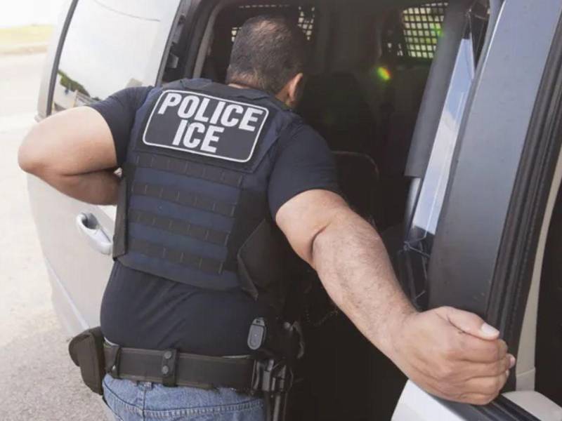 Corte reabre caso de hondureña que denuncia haber sido violada por un agente ICE