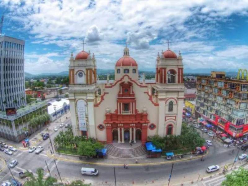 En unas horas inician las celebraciones en el interior de la catedral a diferencia de otros años que ha sido en el atrio.