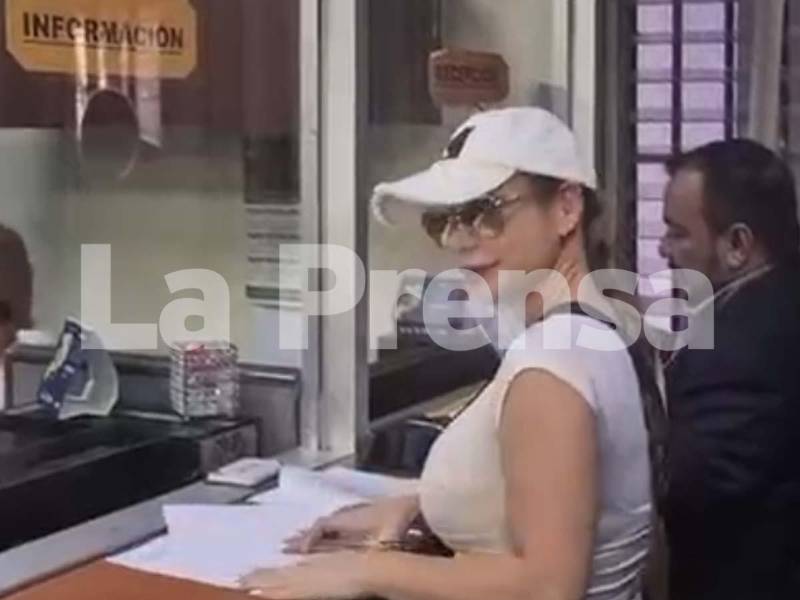 La exfiscal Francia Sofía Medina Martínez hoy 13 de mayo de 2026 en los tribunales de justicia.