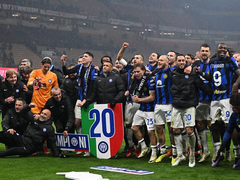El Inter se coronó campeón de la Serie A tras ganar el derdi al Milán en San Siro.
