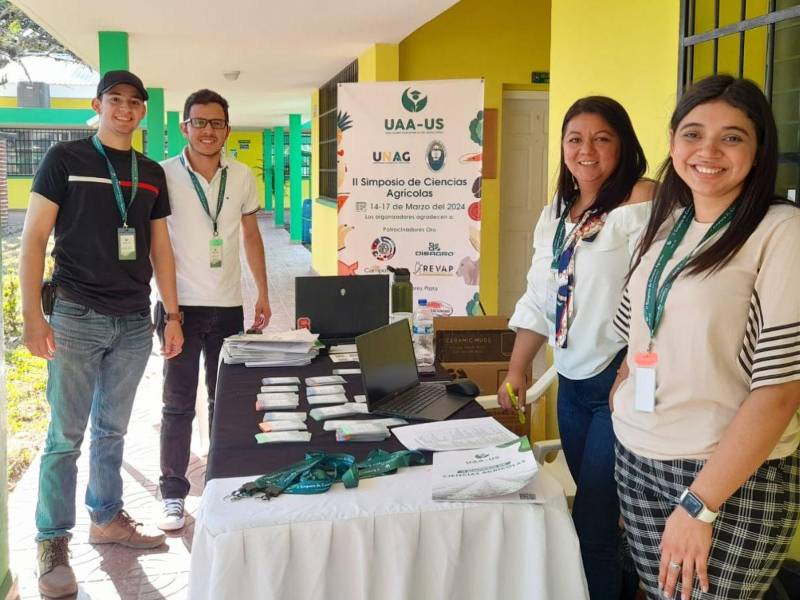 Jóvenes organizadores del II Simposio de Ciencias Agrícolas.