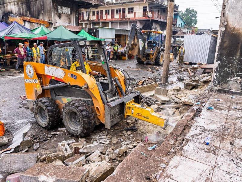 Los locatarios miran esperanzados el inicio de la demolición, ya que desde el 29 de diciembre no están trabajando y necesitan hacerlo para mantener a sus familias.