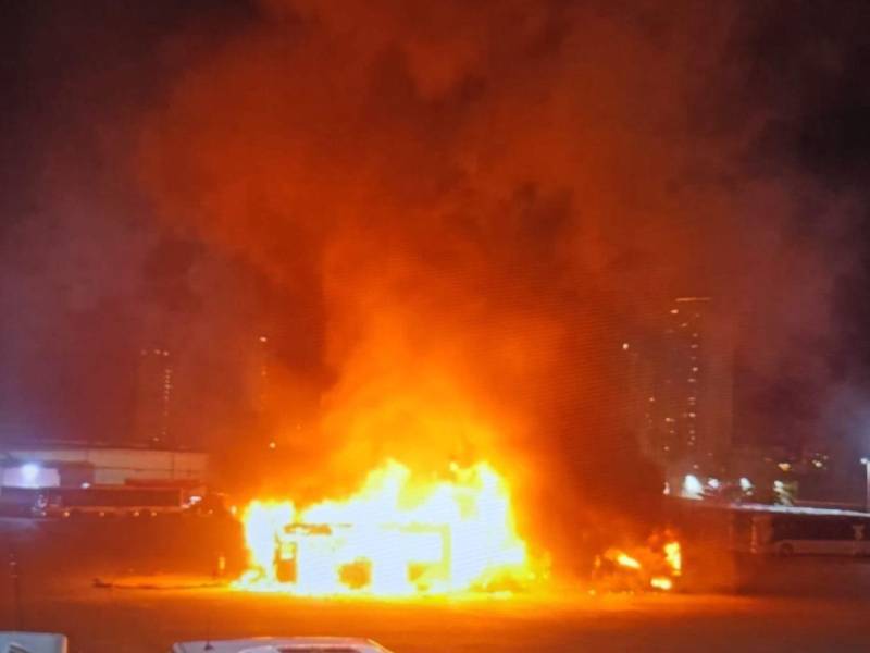 Las autoridades israelíes investigan las explosiones como un posible atentado terrorista.