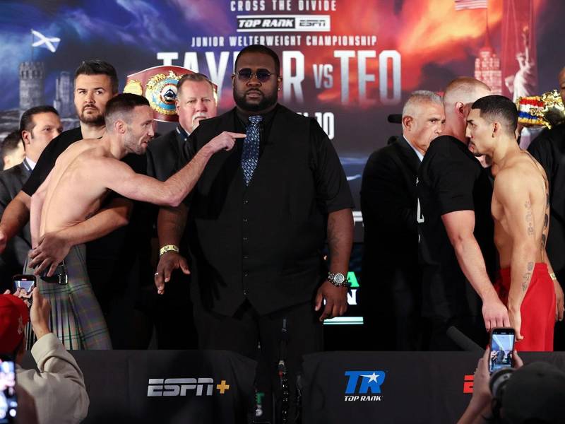 Intenso careo entre Teófimo López y Josh Taylor.
