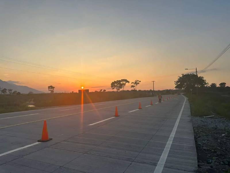 Fotografía muestra la carretera que da acceso al municipio del El Porvenir, Atlántida.