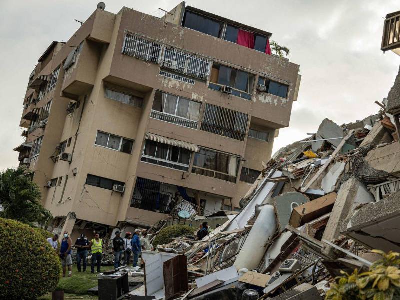 Terremoto en Venezuela deja atrapados a migrantes recién deportados en hotel de La Guaira.