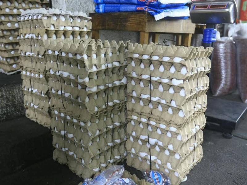 Los consumidores sampedranos están atentos a los precios del huevo ante el ajuste anunciado, que podría reflejarse en las distribuidoras a partir de este sábado 24 de octubre.