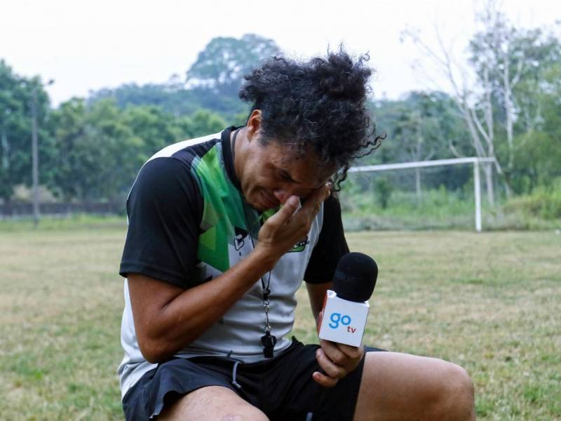 Julio César ‘Rambo‘ de León lloró al recordar su debut en el fútbol profesional.