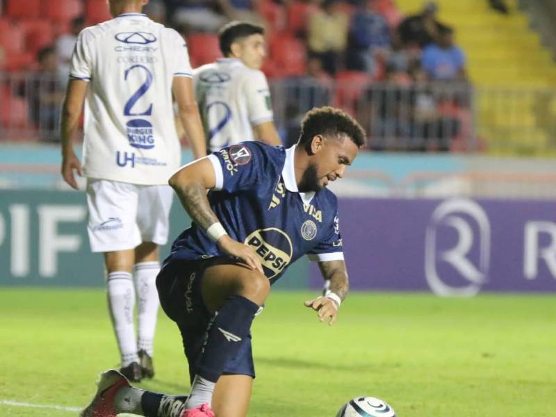 El delantero uruguayo Rodrigo de Olivera falló varias ocasiones en el Motagua vs Cartaginés.
