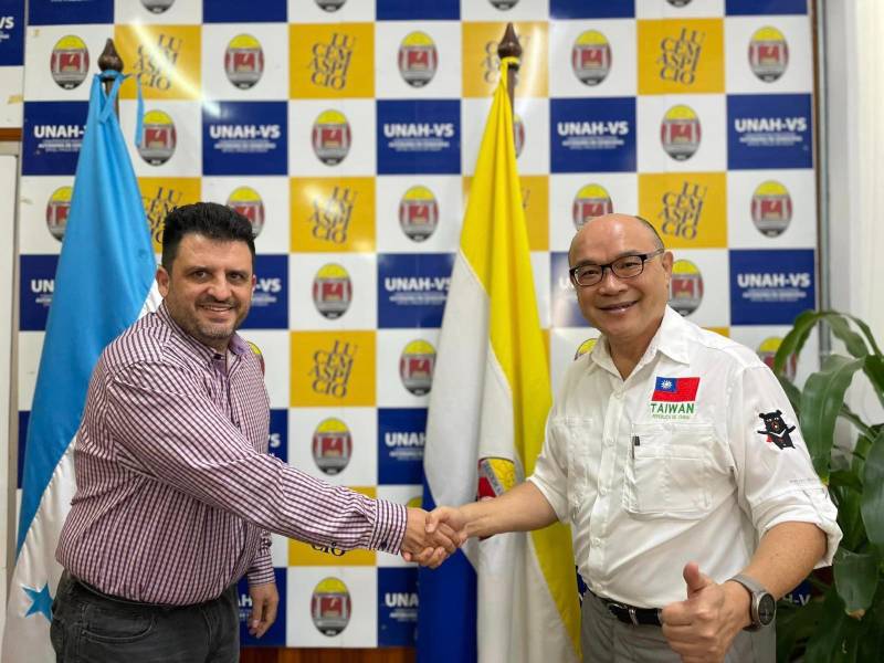 Juan Jacobo Paredes y Tomás Guo.