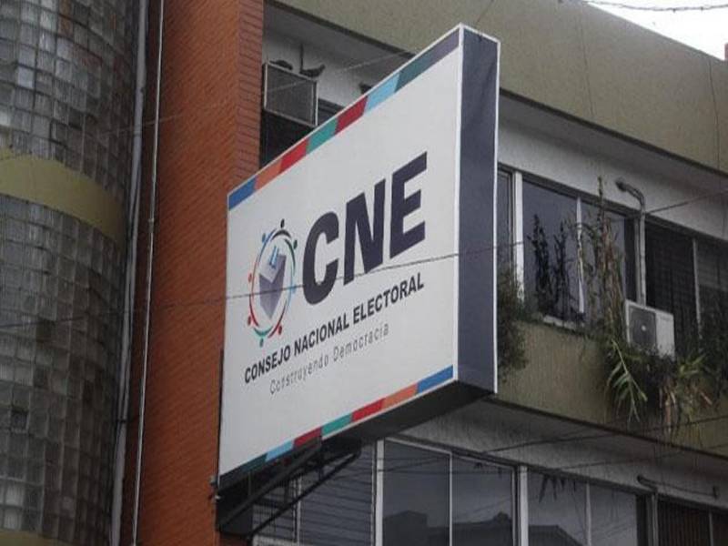 Imagen referencial de archivo. Cartel del edificio del CNE en Tegucigalpa.